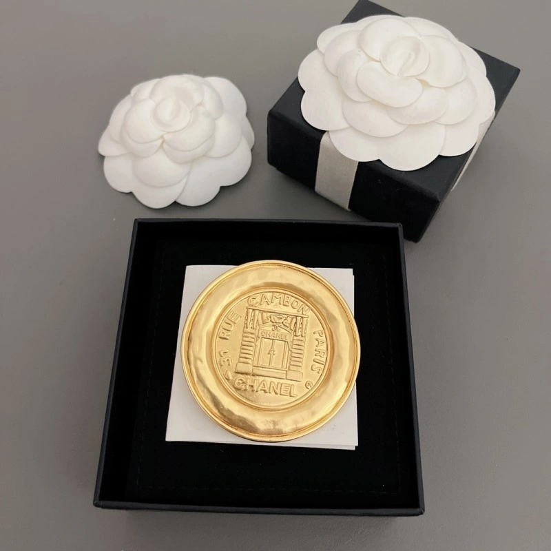 Breathable Chanel Brooches 220224