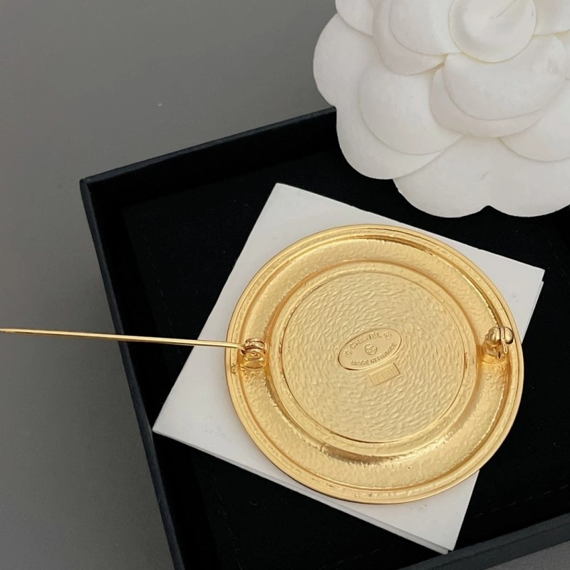 Breathable Chanel Brooches 220224
