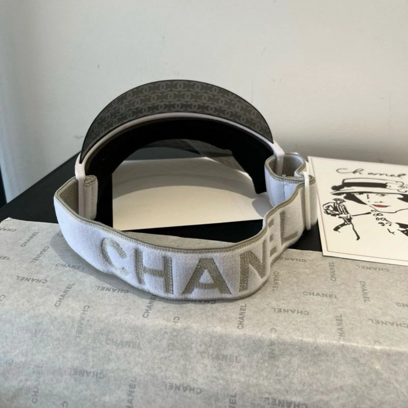 Chanel Caps Neat 261500