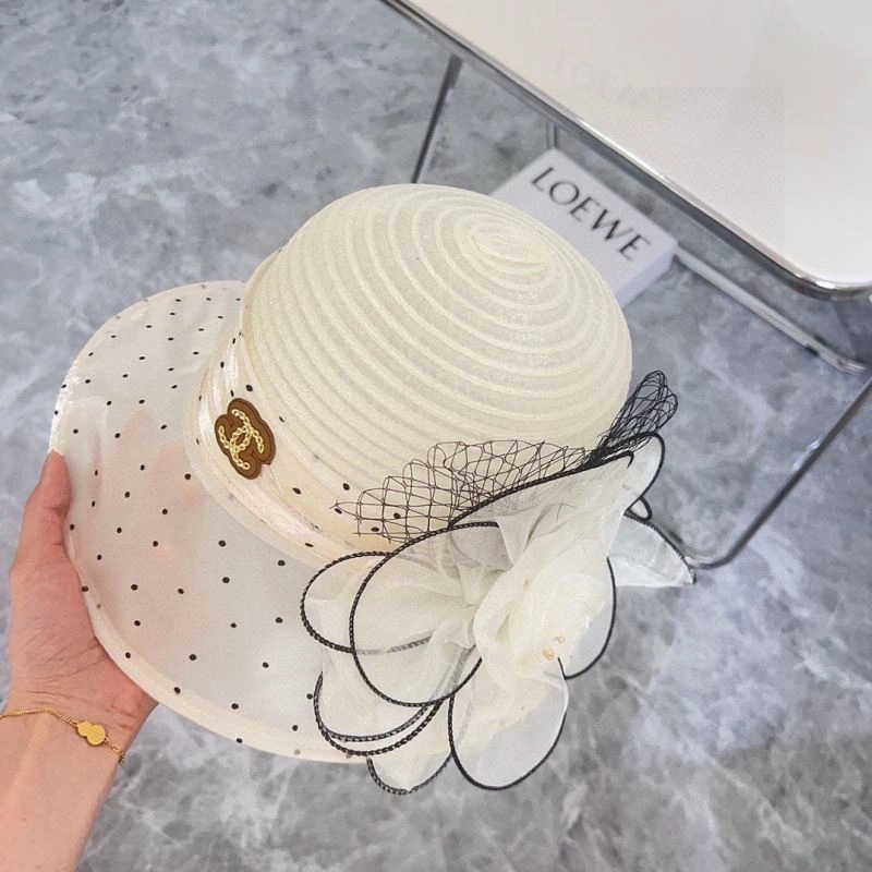 Chanel Caps Trendy 260155