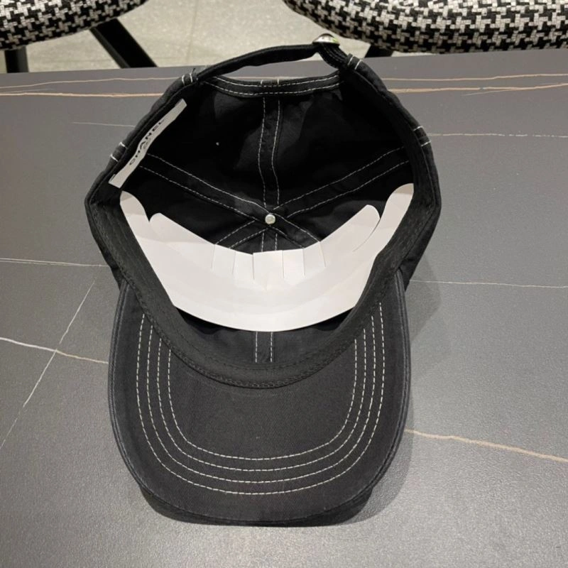 UrbanStyle Chanel Caps 259656