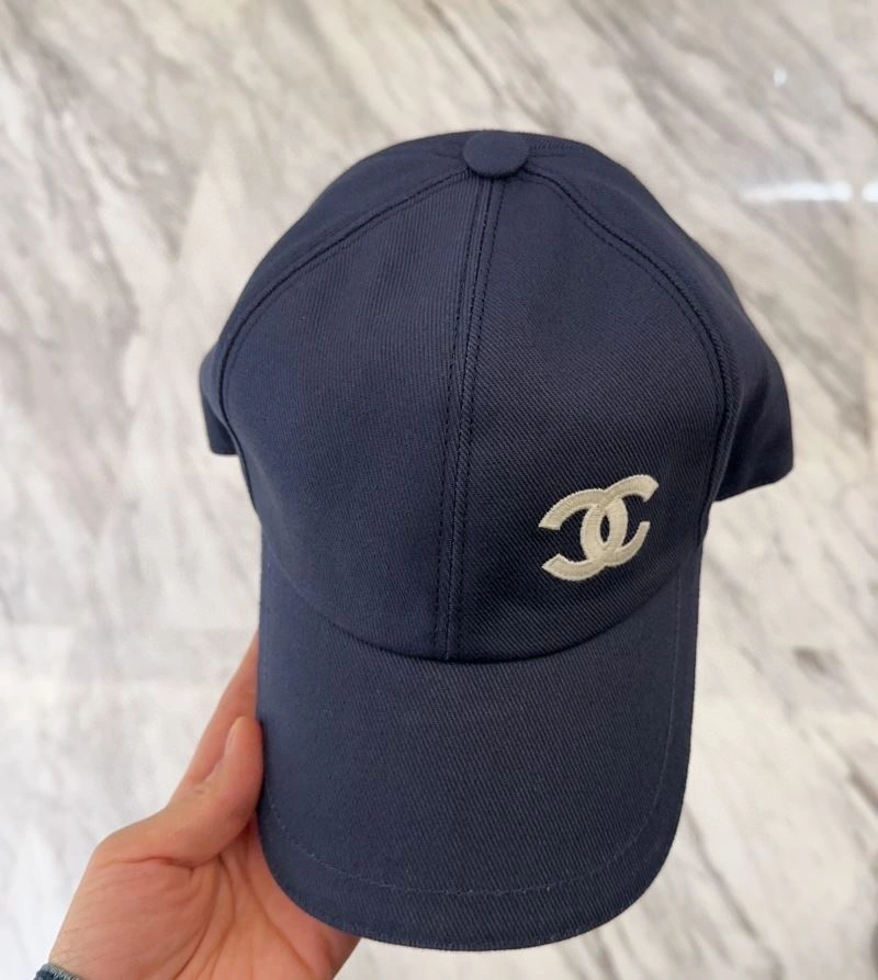 Chanel Caps Sleek 259590