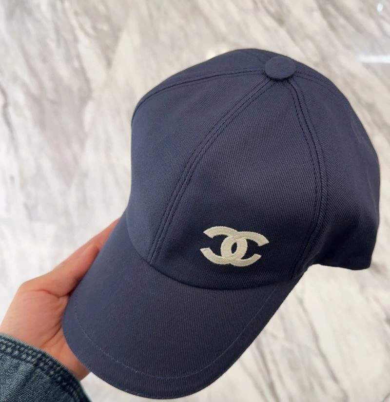 Chanel Caps Sleek 259590