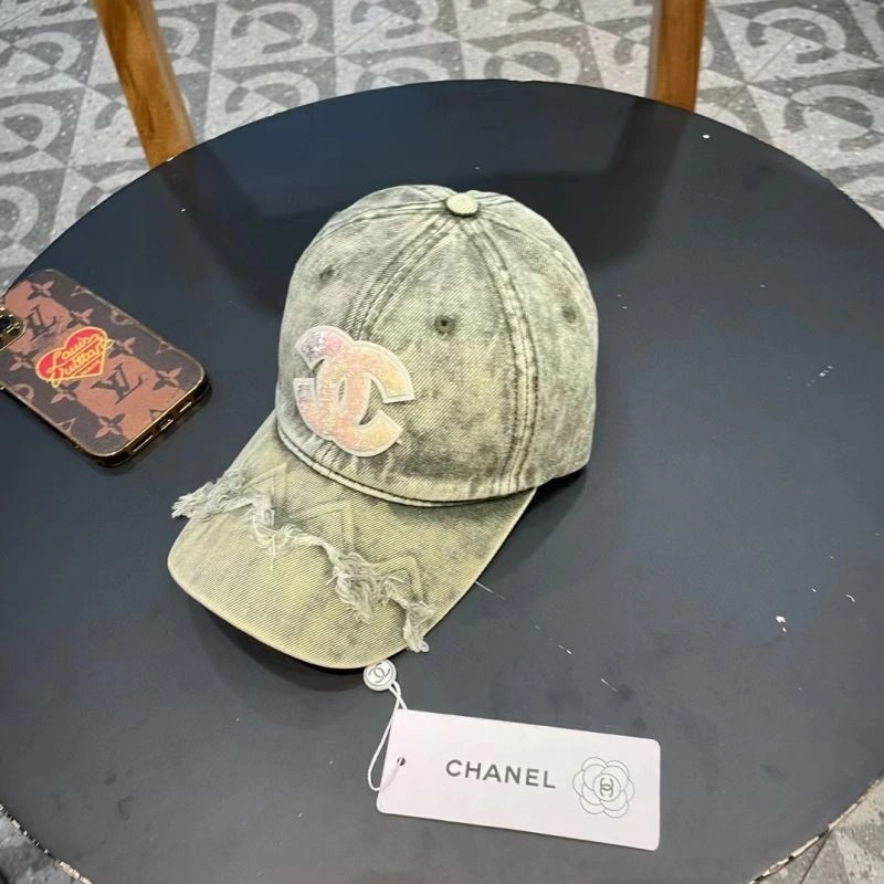 Comfortable Chanel Caps 262365