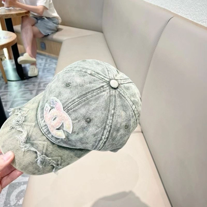 Comfortable Chanel Caps 262365