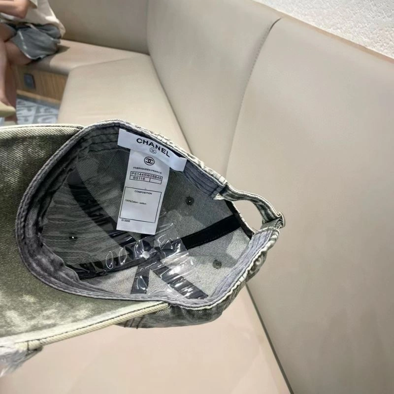 Comfortable Chanel Caps 262365
