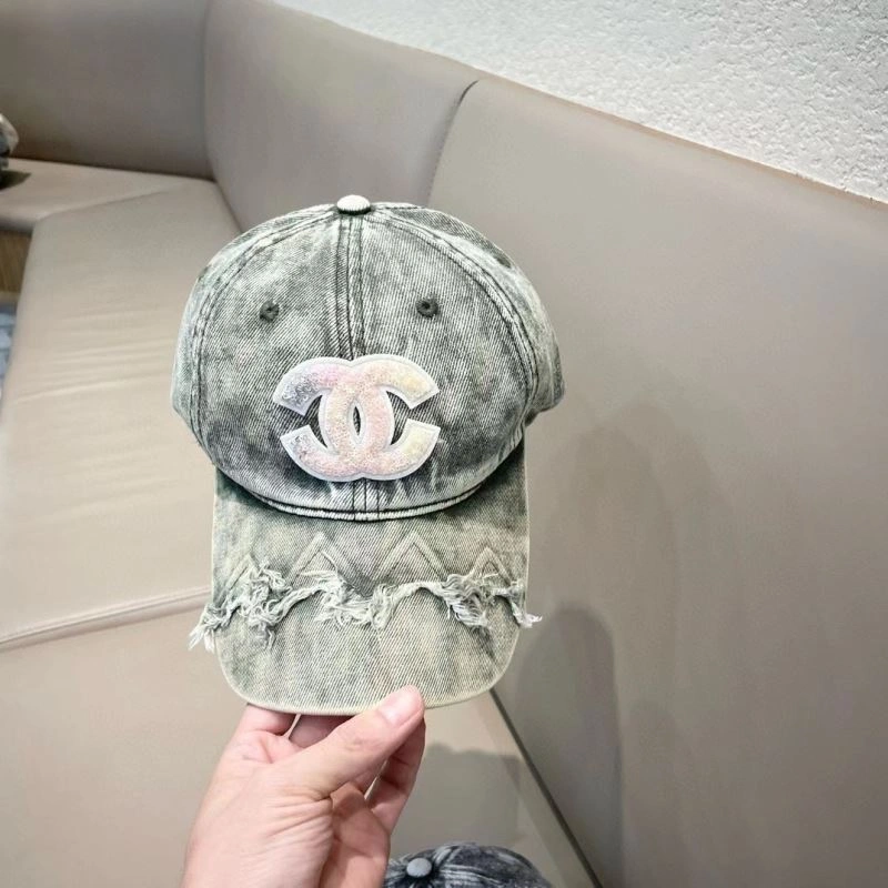 Comfortable Chanel Caps 262365