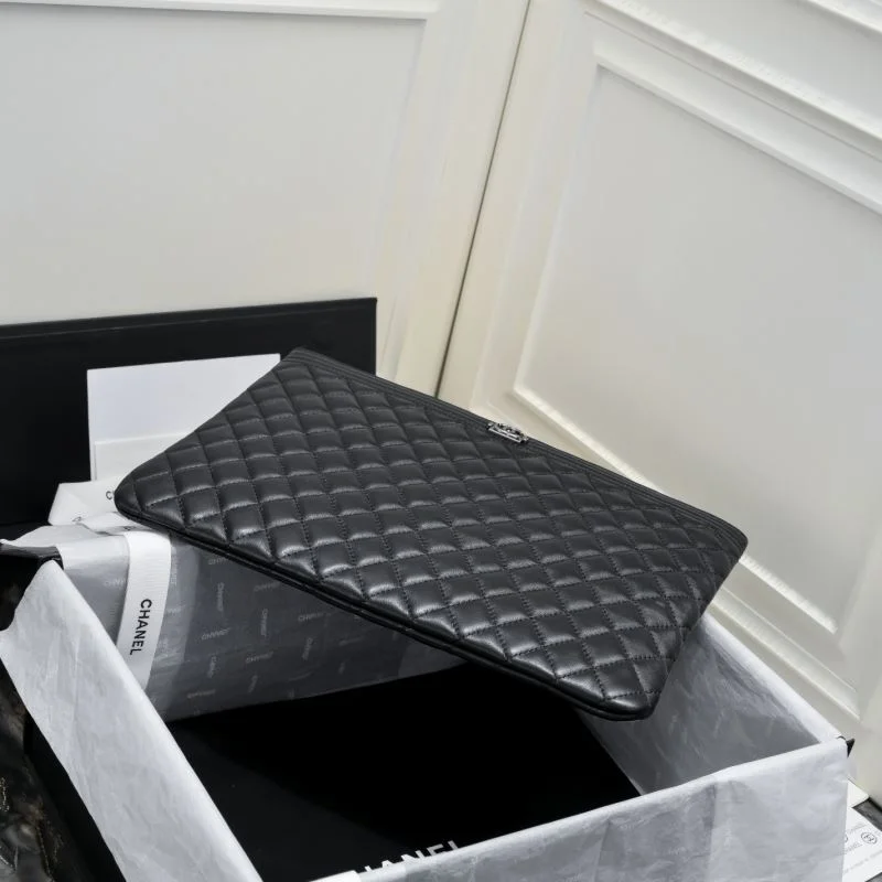 Breathable Chanel Clutch Bags 54078
