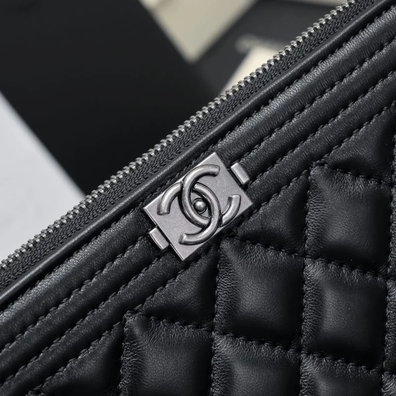 Breathable Chanel Clutch Bags 54078