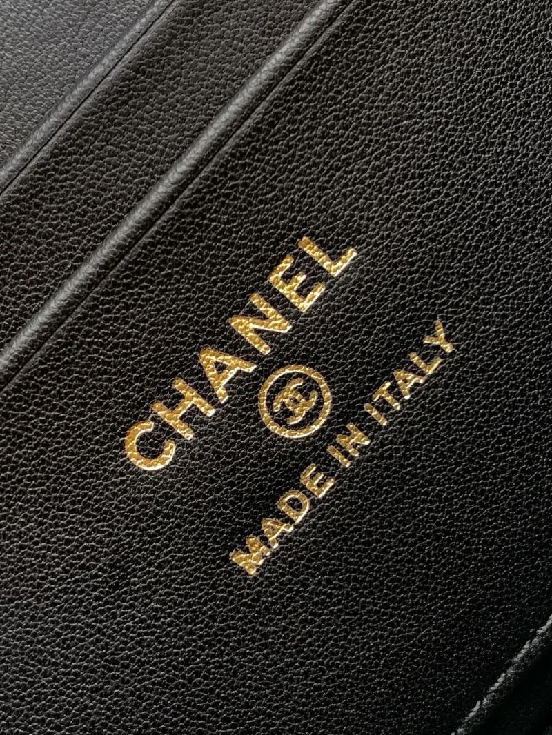 Resilient Chanel Cosmetic Bags 54060