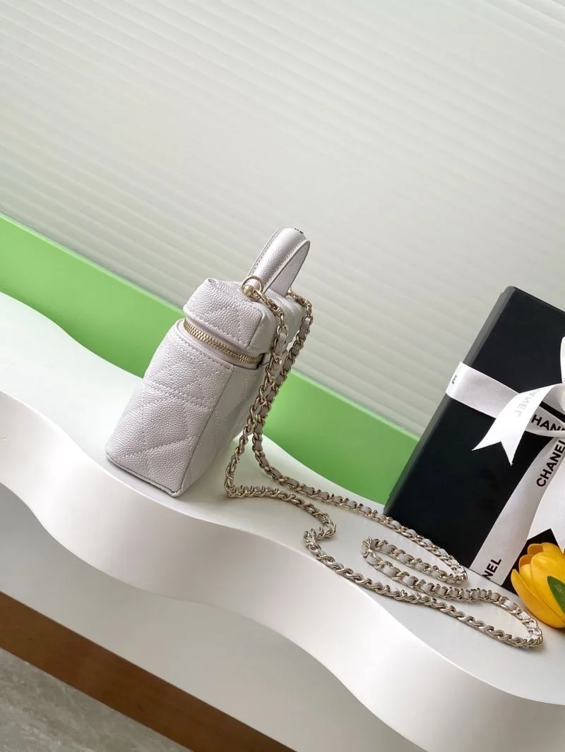 EyeCatching Chanel Cosmetic Bags 53940