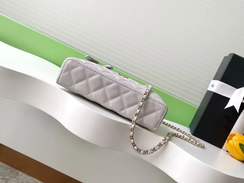 EyeCatching Chanel Cosmetic Bags 53940