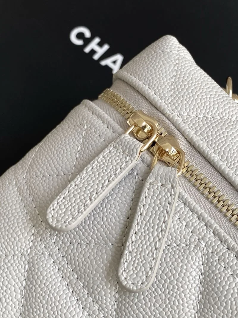 EyeCatching Chanel Cosmetic Bags 53940