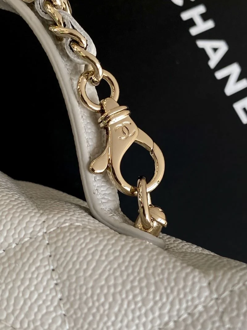 EyeCatching Chanel Cosmetic Bags 53940