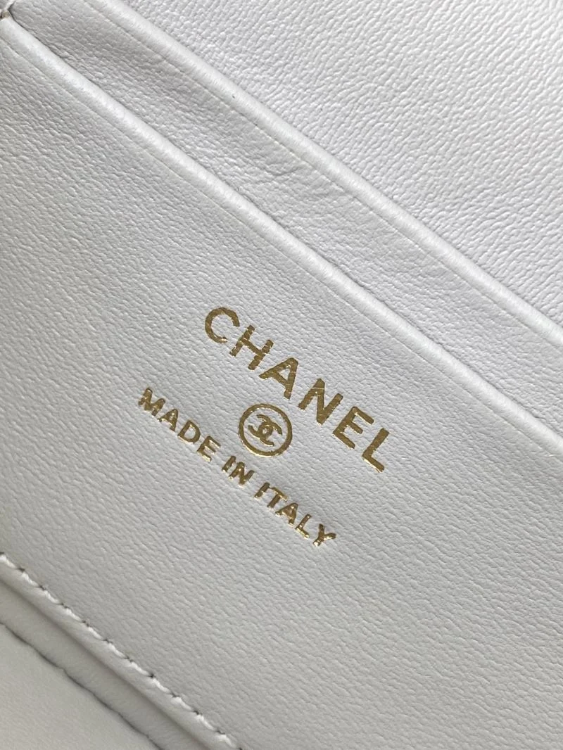 EyeCatching Chanel Cosmetic Bags 53940