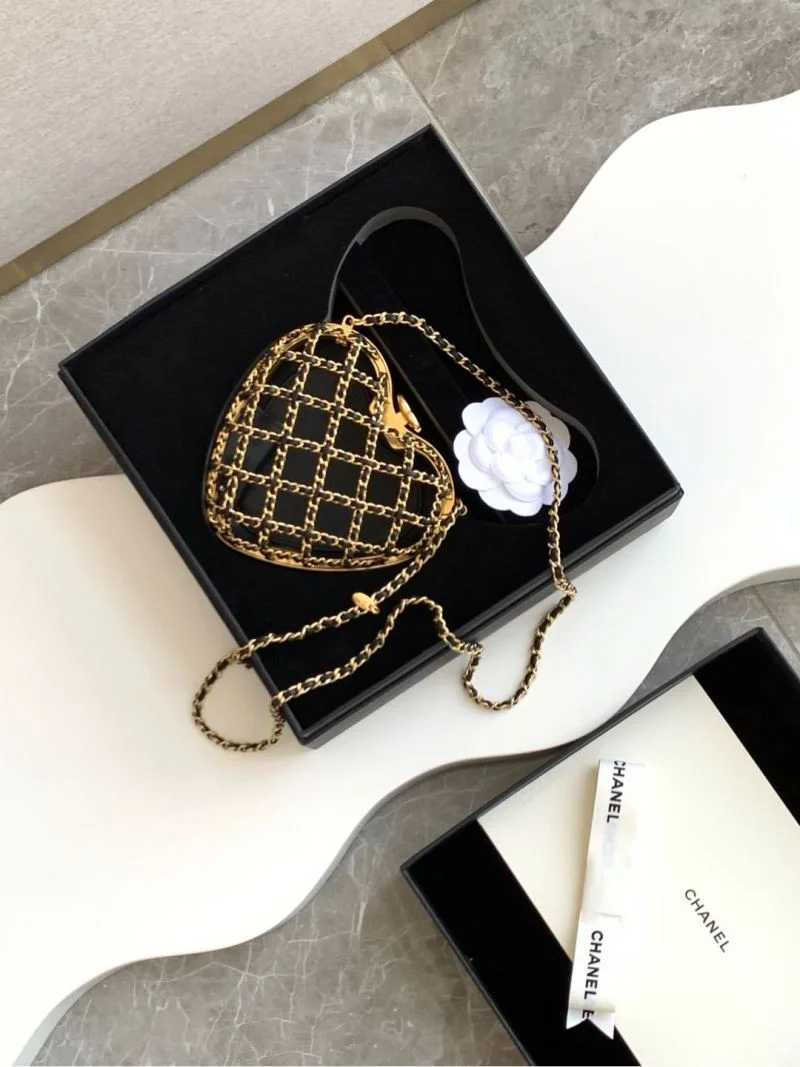 Chanel Cosmetic Bags Resilient 53432