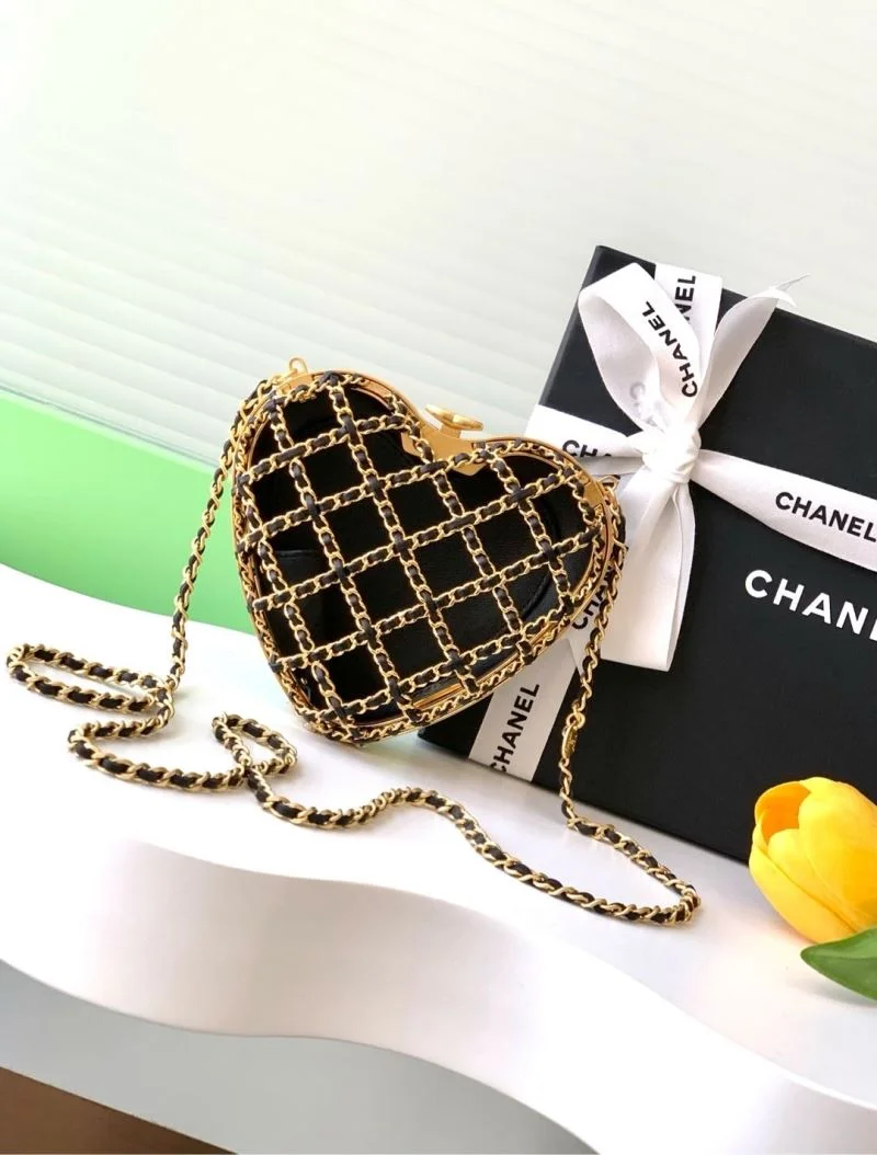 Chanel Cosmetic Bags Resilient 53432