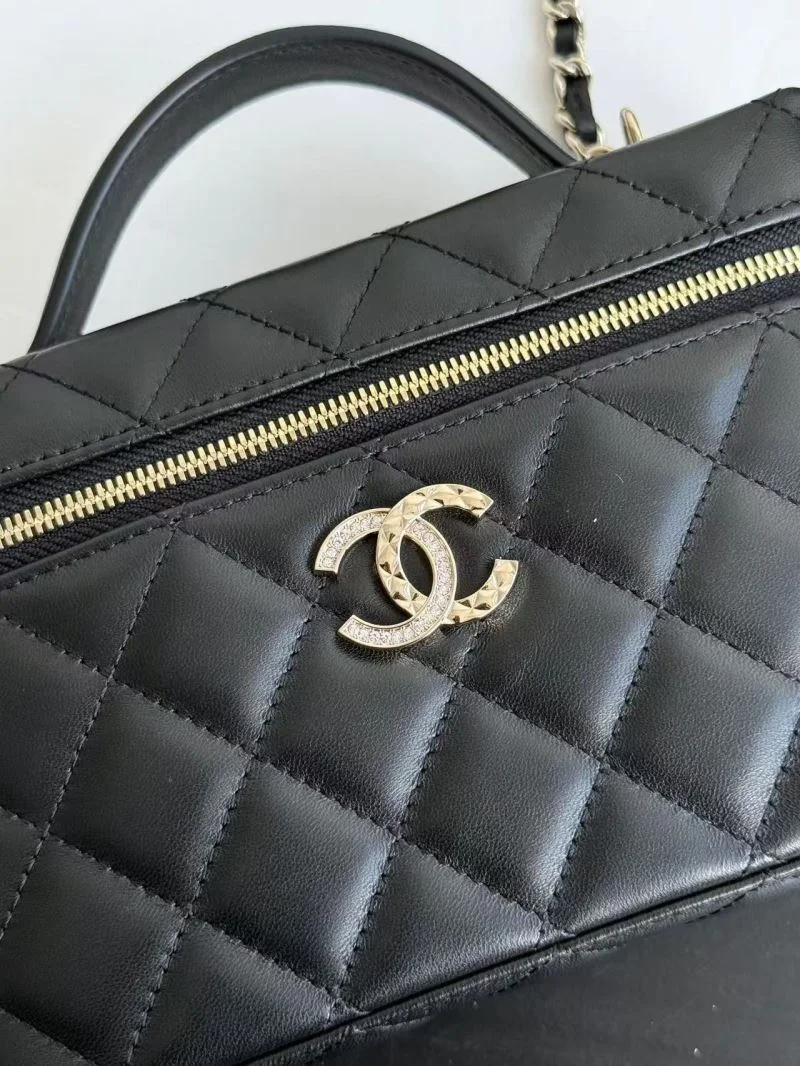Chanel Cosmetic Bags Lightweight 53408