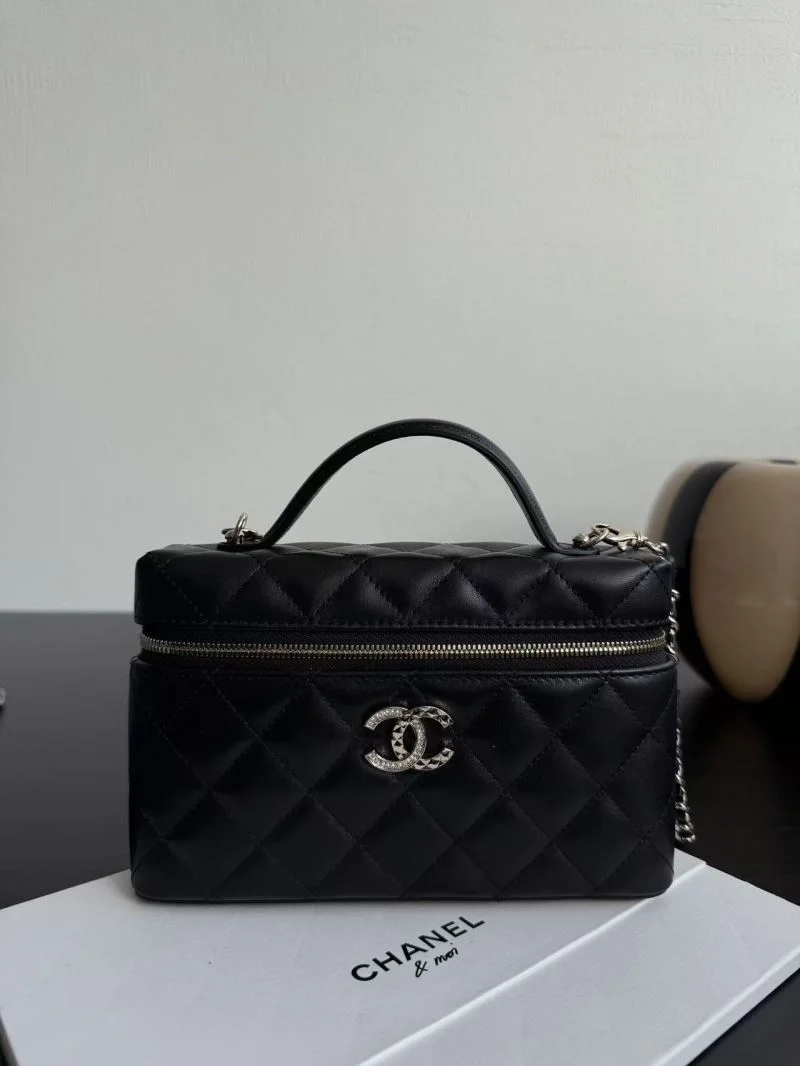 Chanel Cosmetic Bags Lightweight 53408
