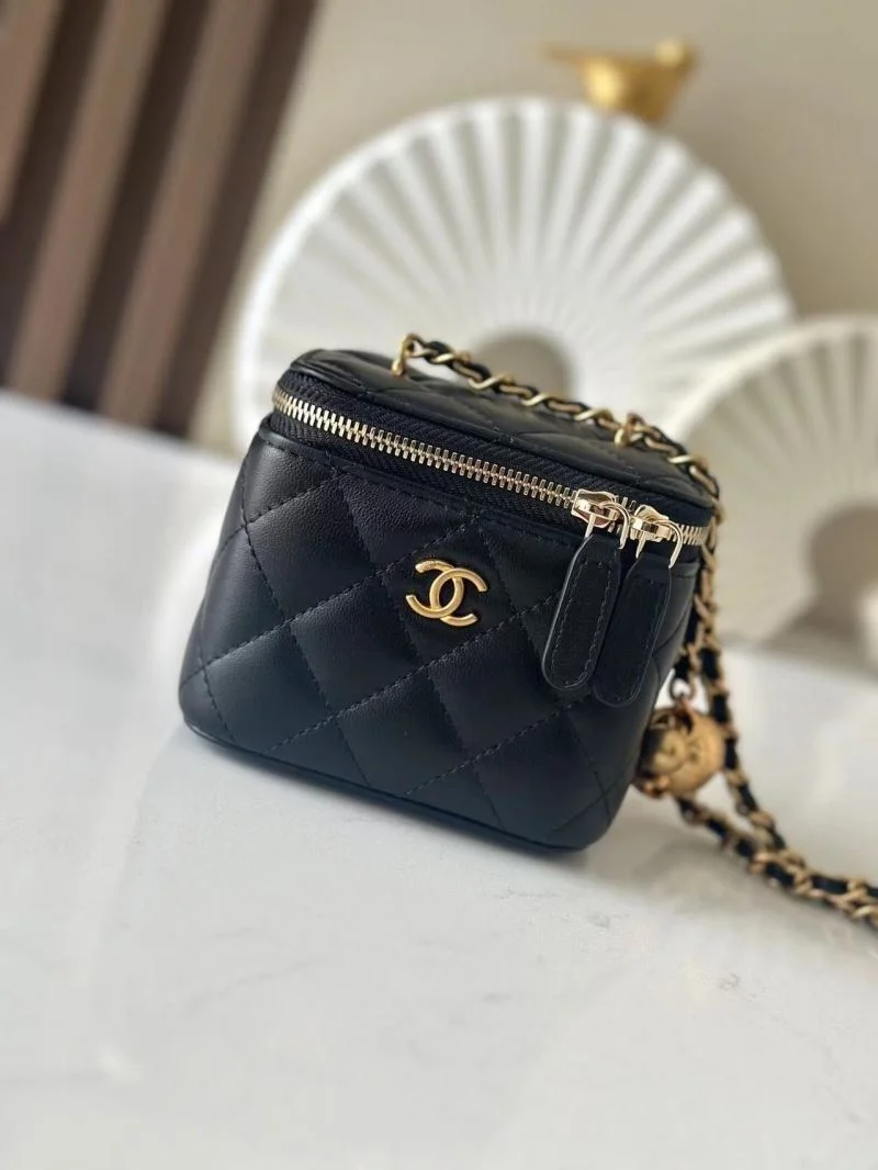 Chanel Cosmetic Bags Resilient 53410