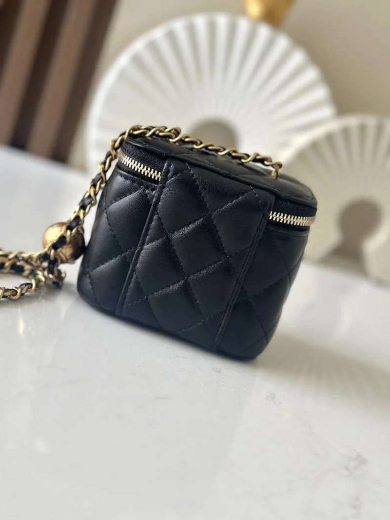 Chanel Cosmetic Bags Resilient 53410