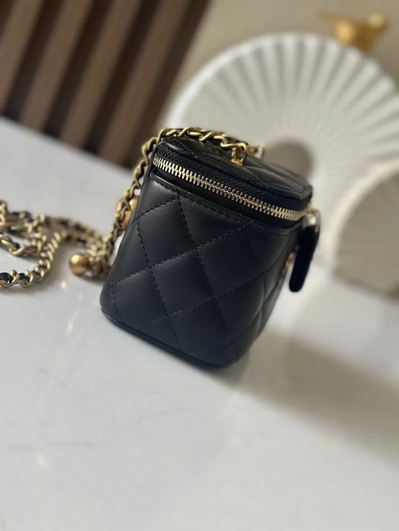 Chanel Cosmetic Bags Resilient 53410