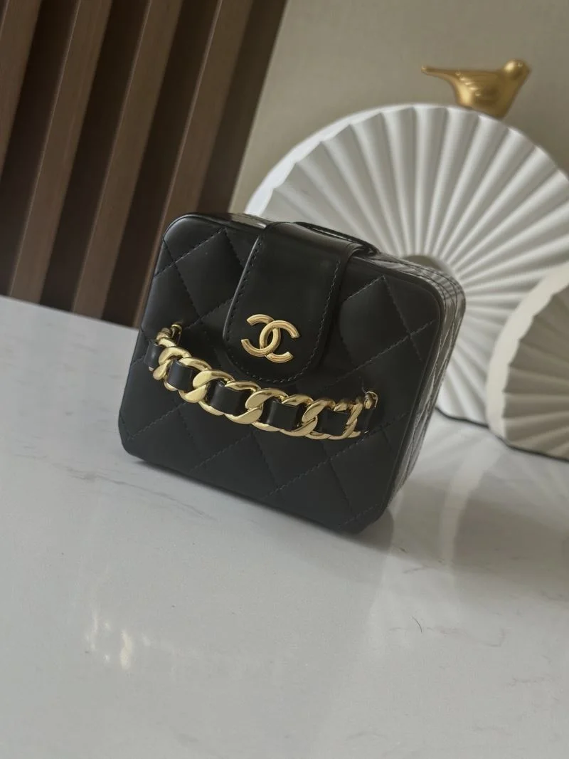 Chanel Cosmetic Bags Colorful 53401