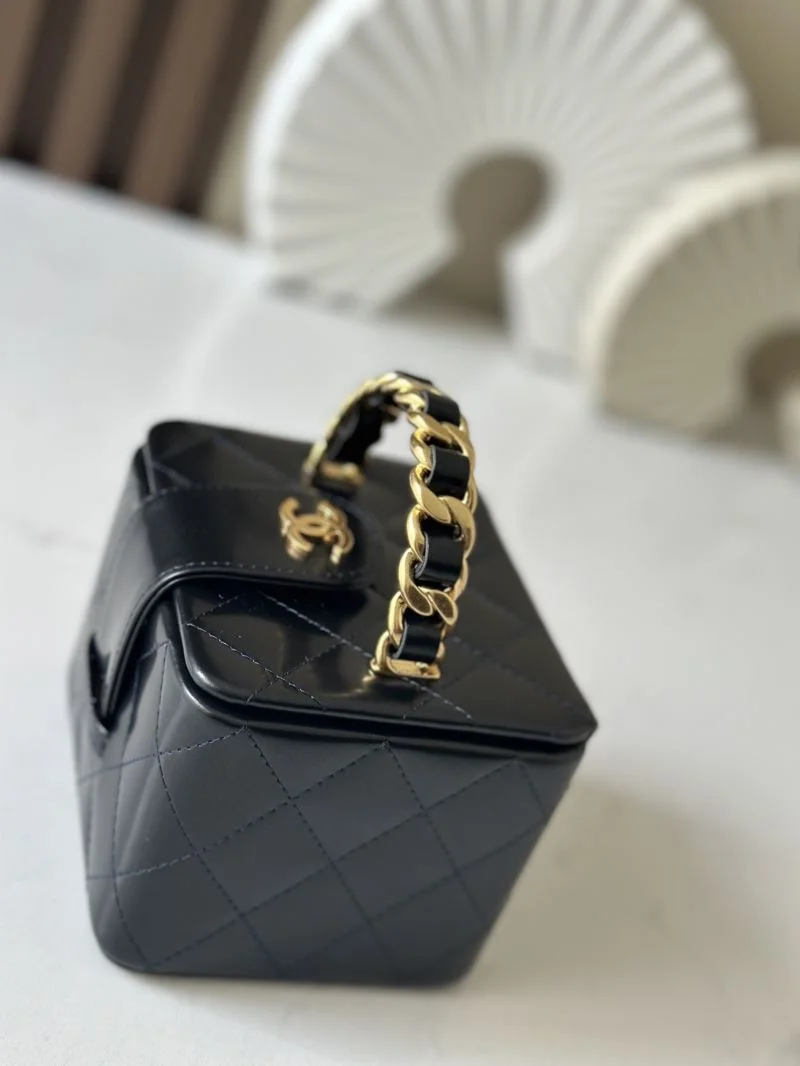 Chanel Cosmetic Bags Colorful 53401