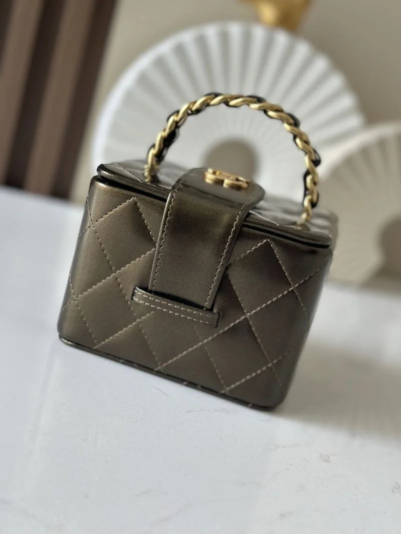 Supportive Chanel Cosmetic Bags 53438