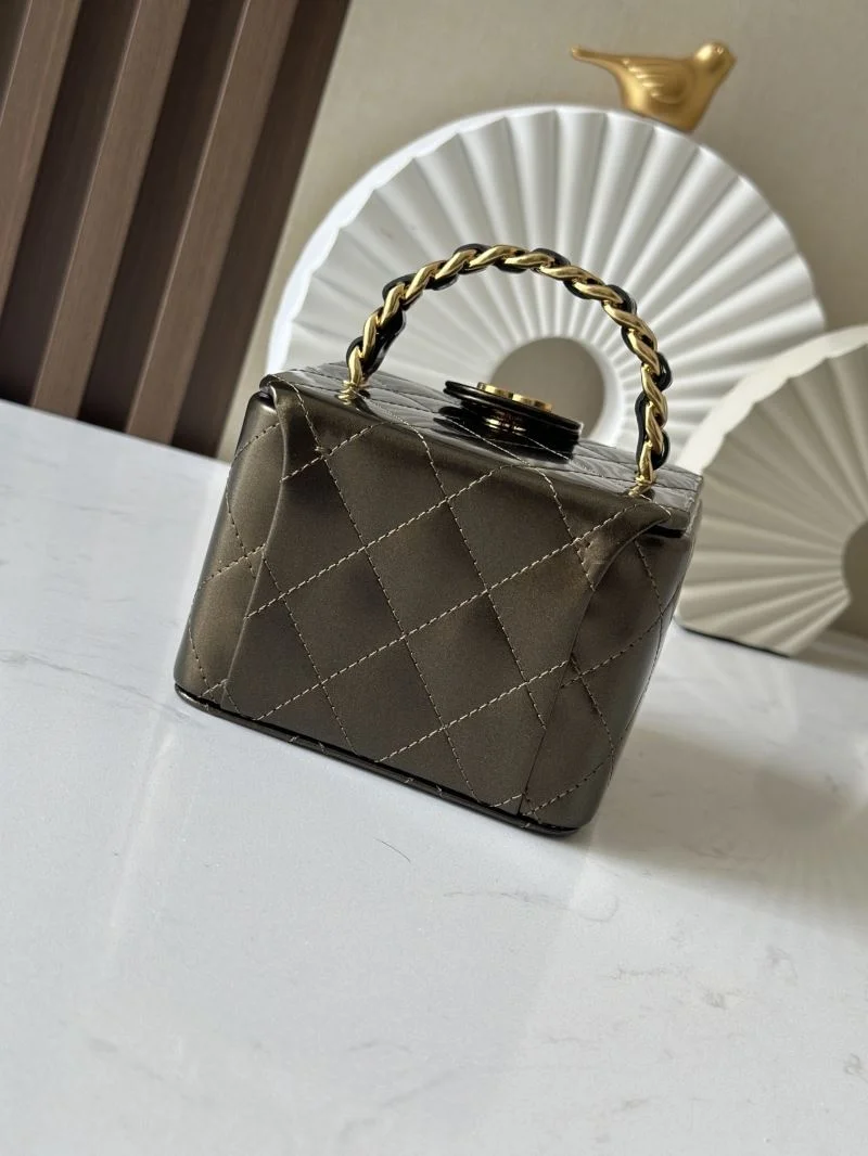 Supportive Chanel Cosmetic Bags 53438