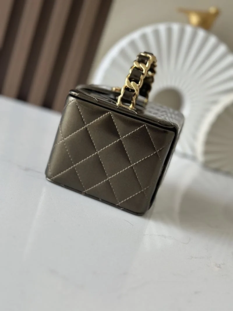 Supportive Chanel Cosmetic Bags 53438