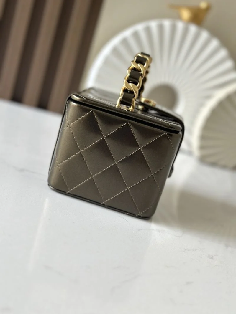 Supportive Chanel Cosmetic Bags 53438