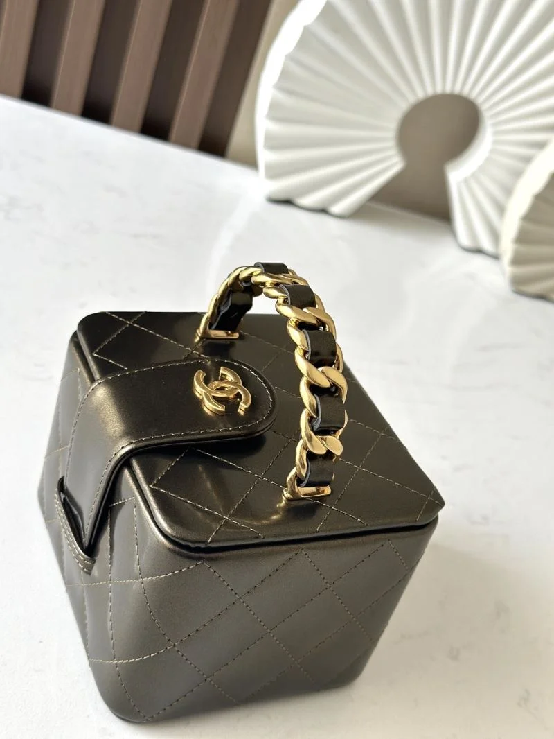 Supportive Chanel Cosmetic Bags 53438