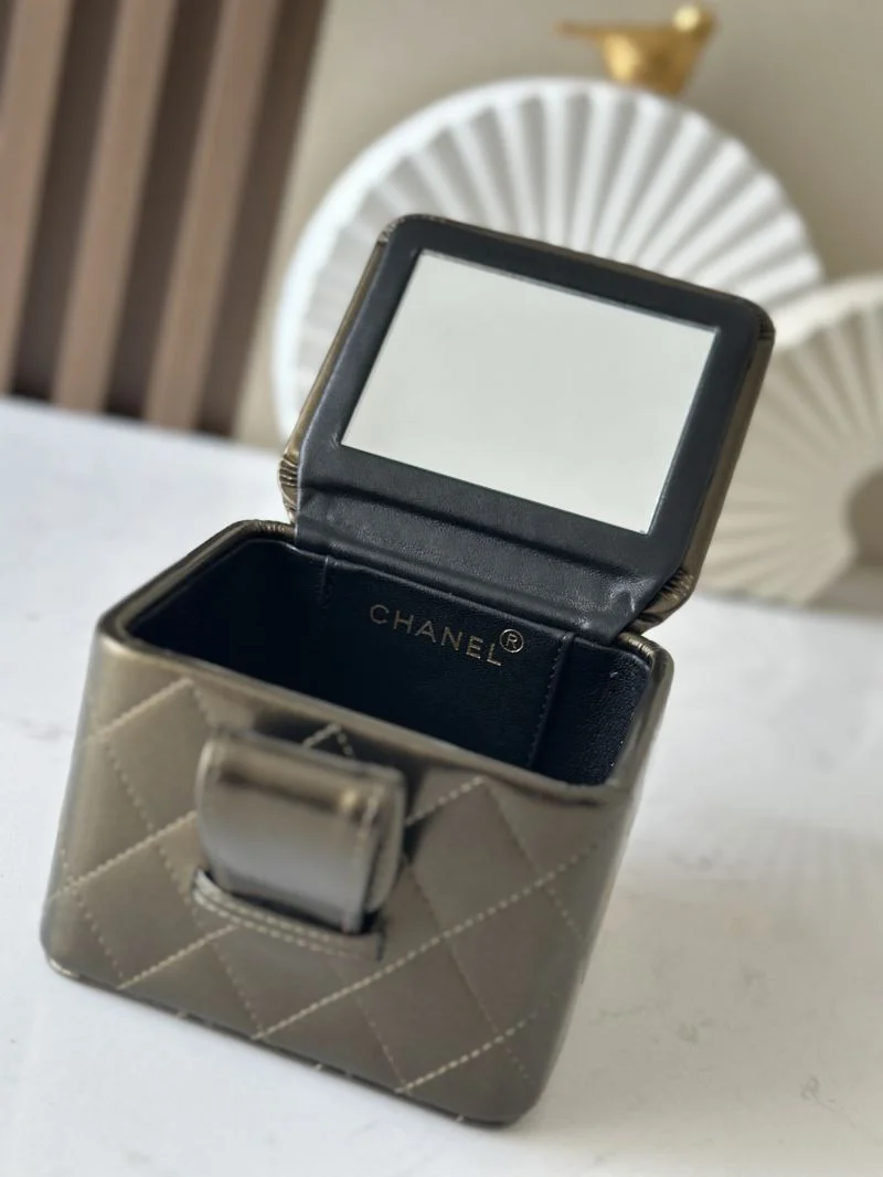 Supportive Chanel Cosmetic Bags 53438