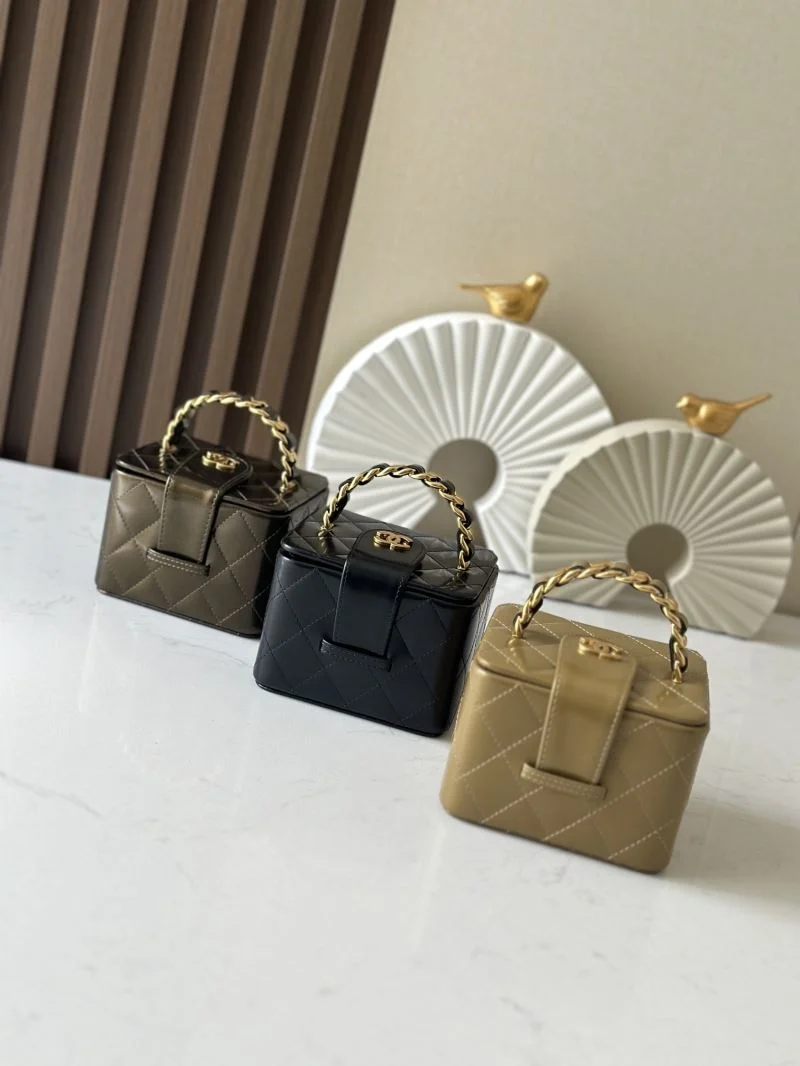 Supportive Chanel Cosmetic Bags 53438