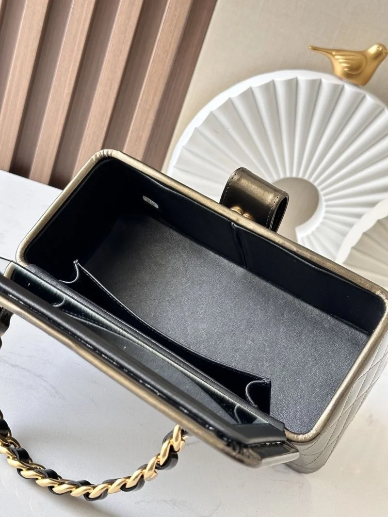 TechFriendly Chanel Cosmetic Bags 53398
