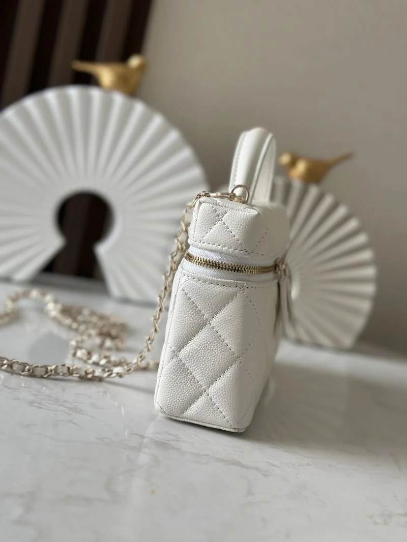 Trendy Chanel Cosmetic Bags 53396