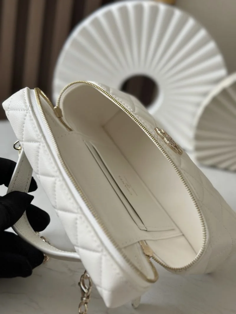 Trendy Chanel Cosmetic Bags 53396