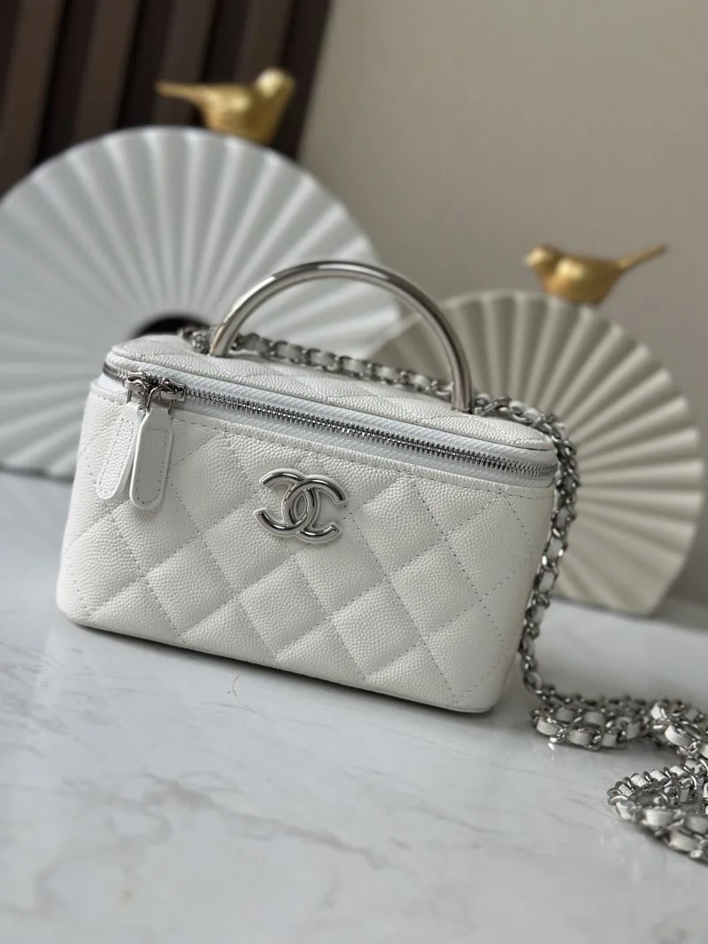 Fashionable Chanel Cosmetic Bags 53373