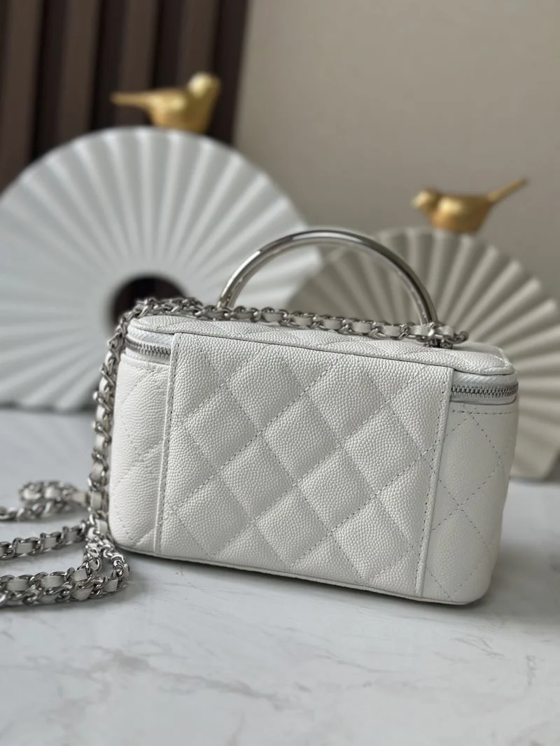 Fashionable Chanel Cosmetic Bags 53373
