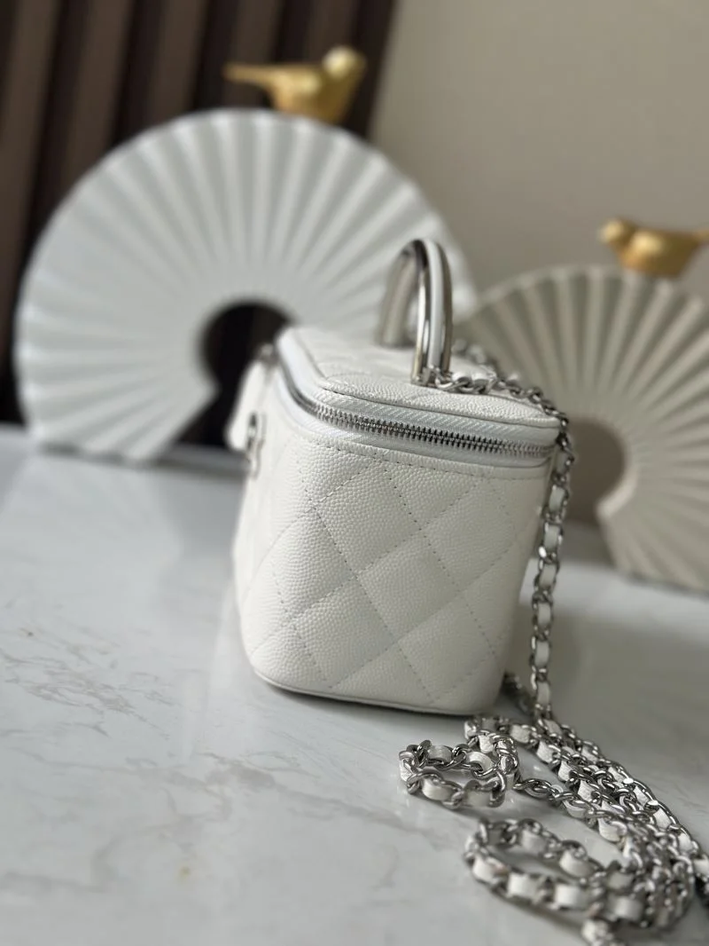 Fashionable Chanel Cosmetic Bags 53373
