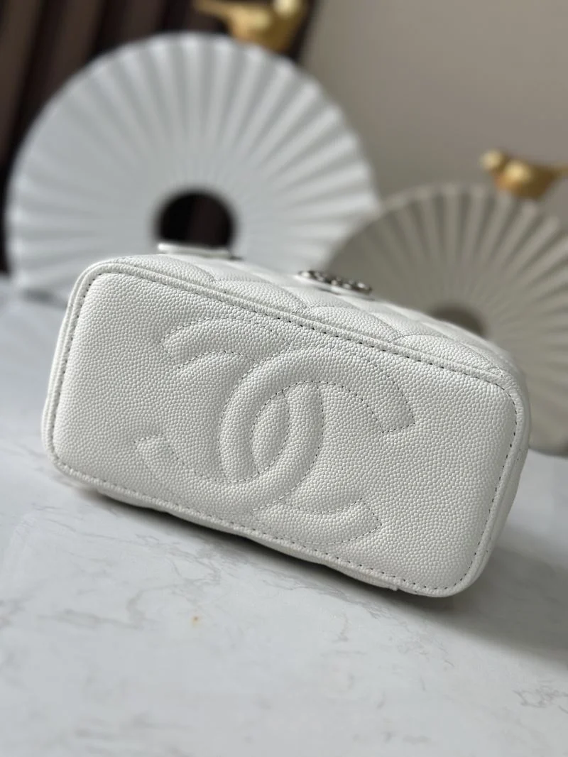 Fashionable Chanel Cosmetic Bags 53373