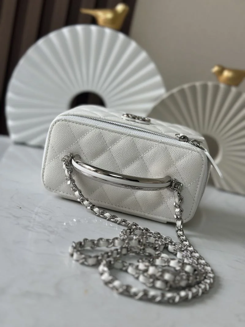 Fashionable Chanel Cosmetic Bags 53373