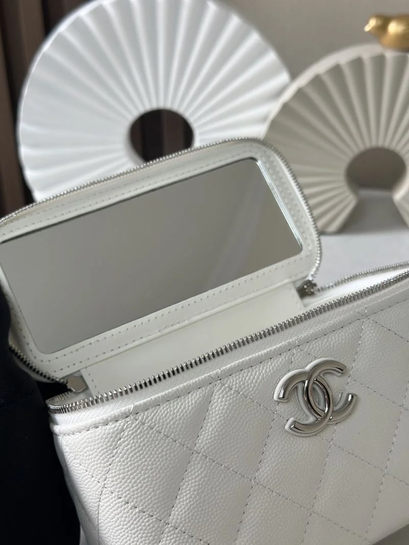 Fashionable Chanel Cosmetic Bags 53373