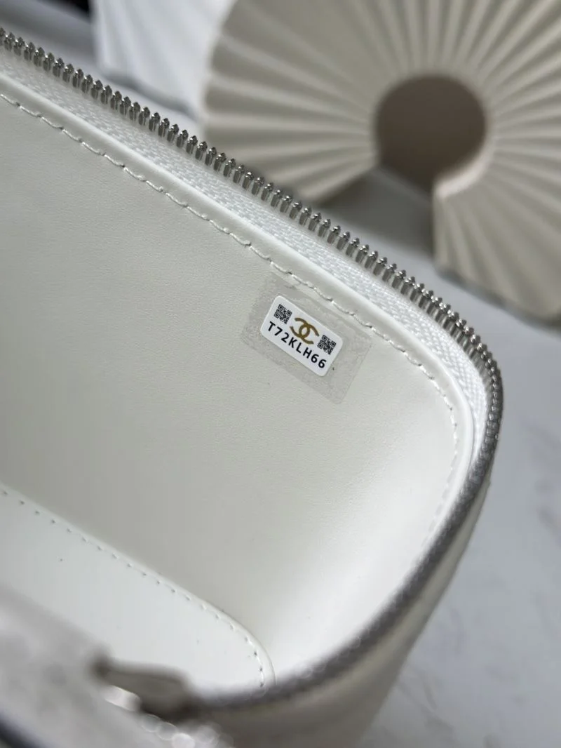 Fashionable Chanel Cosmetic Bags 53373