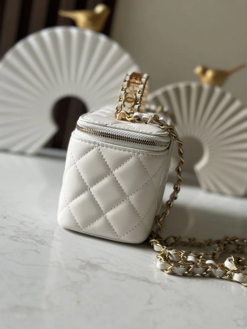 Practical Chanel Cosmetic Bags 53365
