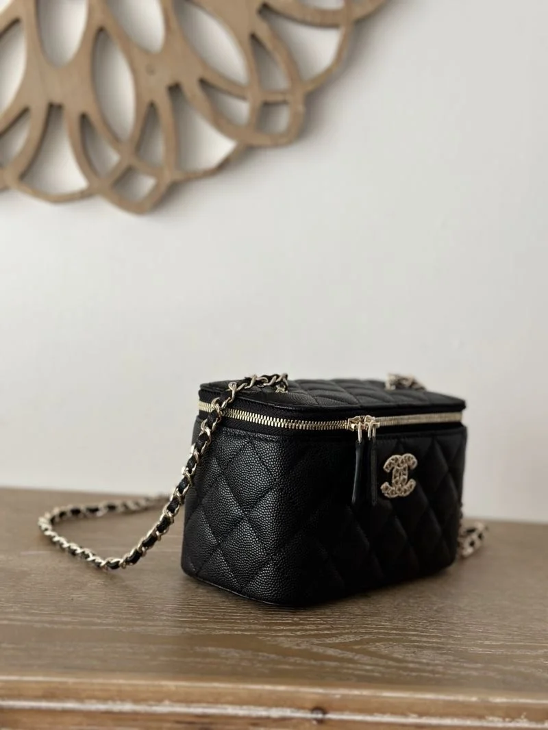 Chanel Cosmetic Bags EyeCatching 53360