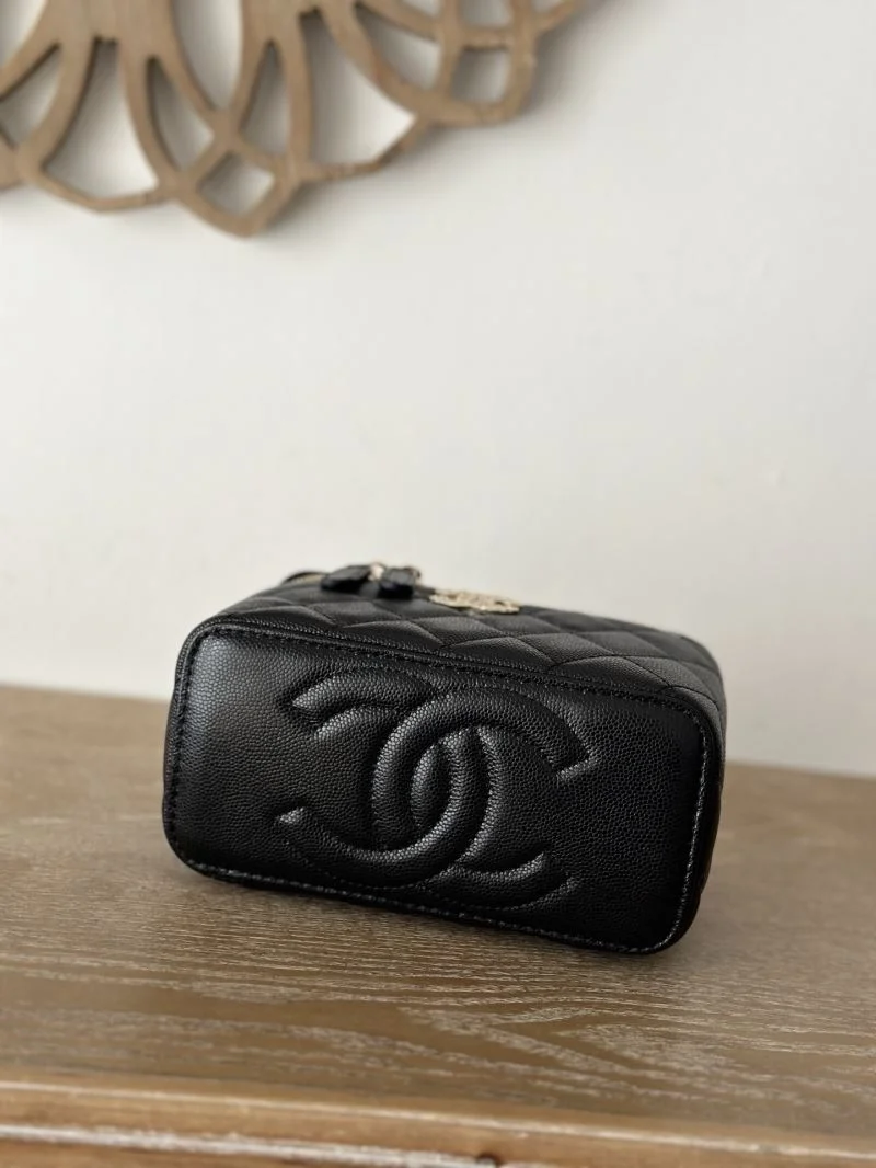 Chanel Cosmetic Bags EyeCatching 53360