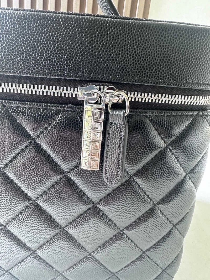 Chanel Cosmetic Bags Modern 53358