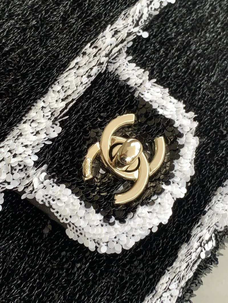 Chanel Cosmetic Bags Elegant 53345